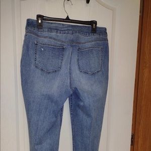 Chicos So Slimming Girlfriend Slim Leg Crops